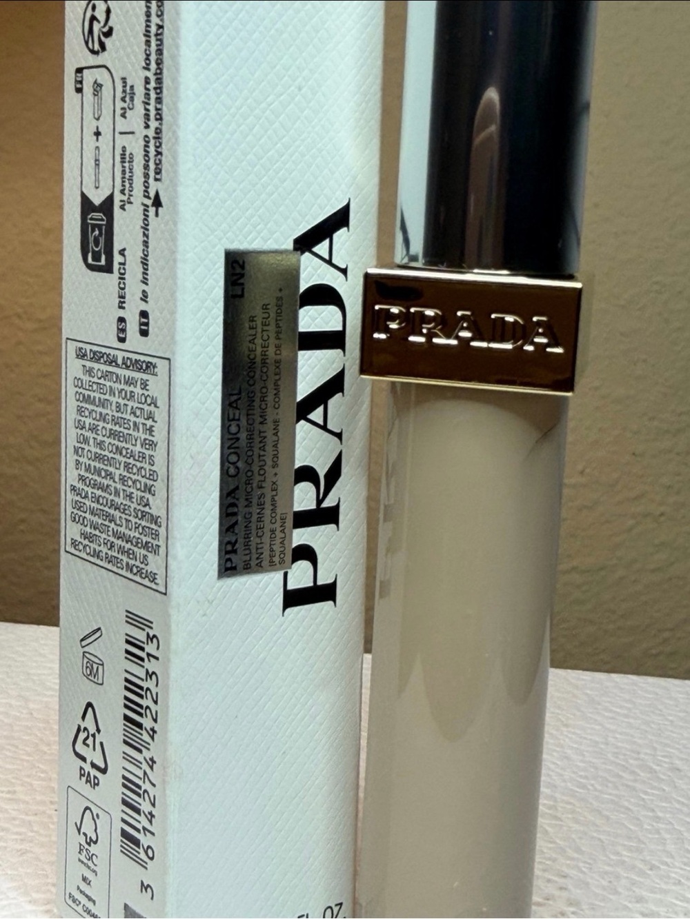 LN2 Prada Conceal - Blurring Micro-correction Concealer - Picture 5 of 5